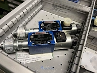 Grote partij hydraulische ventielen en manifoldblokken - afbeelding 70 van  153
