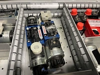 Grote partij hydraulische ventielen en manifoldblokken - afbeelding 71 van  153