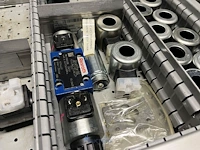 Grote partij hydraulische ventielen en manifoldblokken - afbeelding 74 van  153