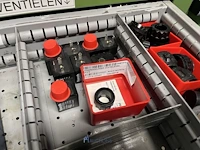 Grote partij hydraulische ventielen en manifoldblokken - afbeelding 79 van  153