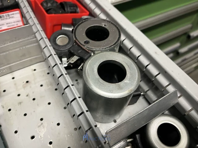 Grote partij hydraulische ventielen en manifoldblokken - afbeelding 81 van  153