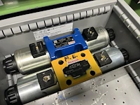 Grote partij hydraulische ventielen en manifoldblokken - afbeelding 85 van  153