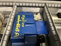 Grote partij hydraulische ventielen en manifoldblokken - afbeelding 89 van  153