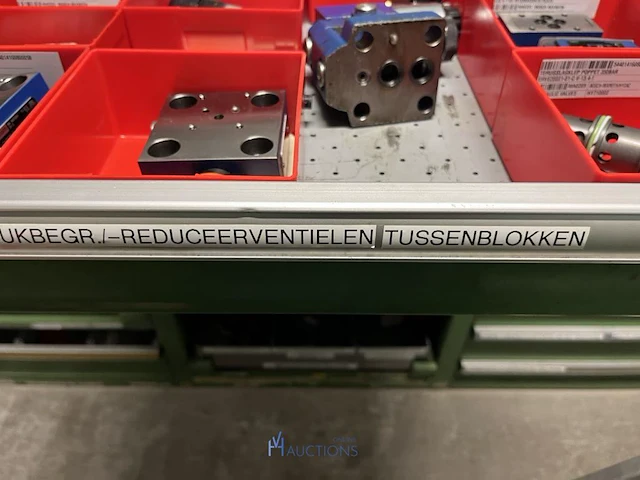 Grote partij hydraulische ventielen en manifoldblokken - afbeelding 95 van  153