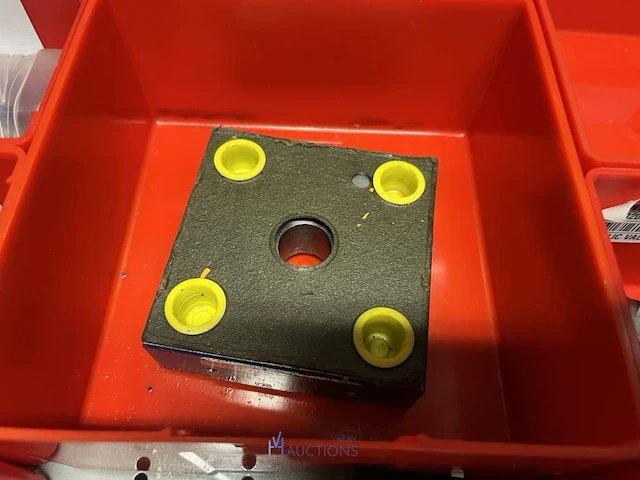 Grote partij hydraulische ventielen en manifoldblokken - afbeelding 103 van  153