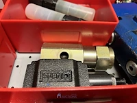 Grote partij hydraulische ventielen en manifoldblokken - afbeelding 106 van  153