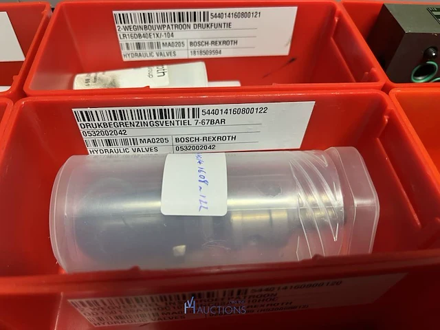 Grote partij hydraulische ventielen en manifoldblokken - afbeelding 108 van  153