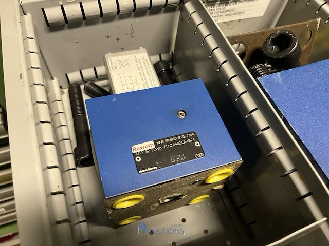 Grote partij hydraulische ventielen en manifoldblokken - afbeelding 118 van  153