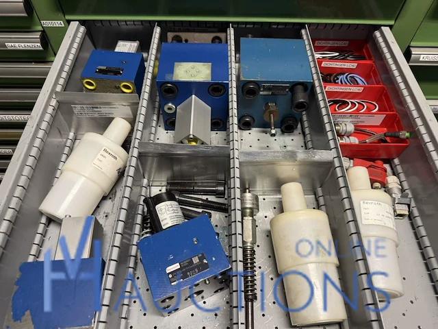 Grote partij hydraulische ventielen en manifoldblokken - afbeelding 110 van  153