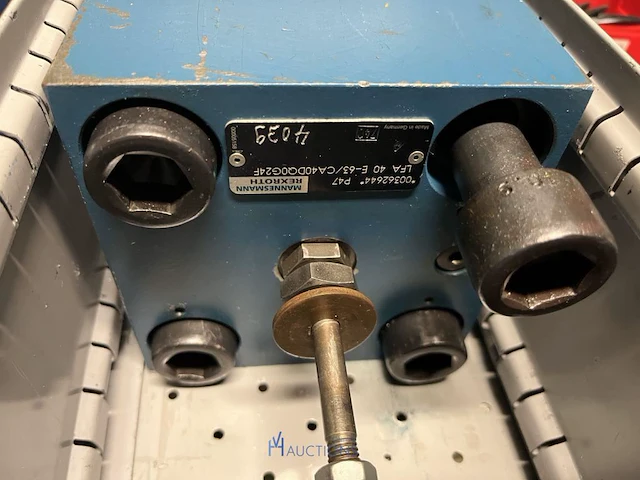 Grote partij hydraulische ventielen en manifoldblokken - afbeelding 124 van  153