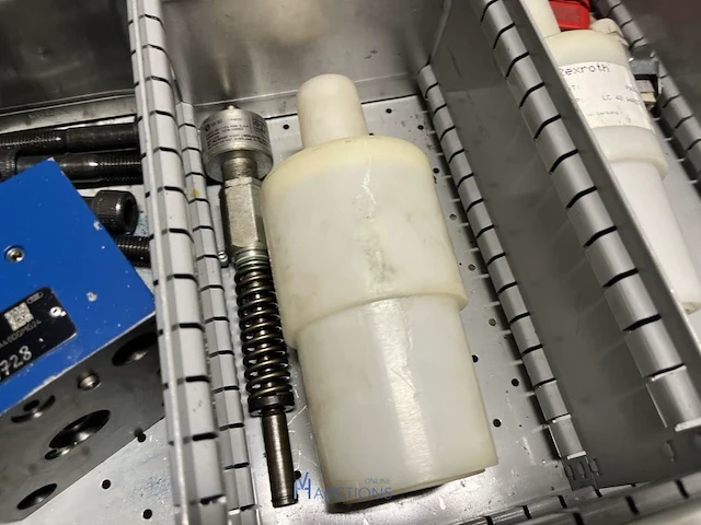 Grote partij hydraulische ventielen en manifoldblokken - afbeelding 128 van  153
