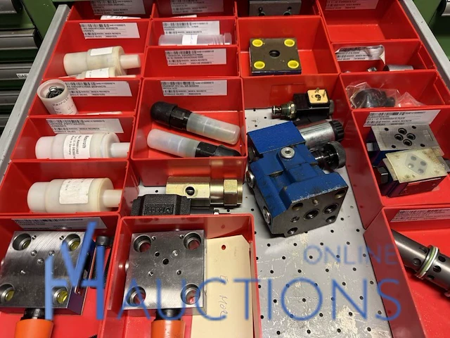 Grote partij hydraulische ventielen en manifoldblokken - afbeelding 121 van  153