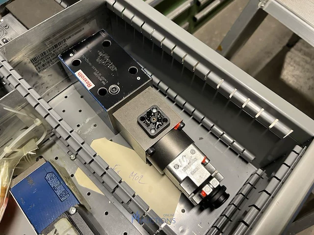 Grote partij hydraulische ventielen en manifoldblokken - afbeelding 140 van  153