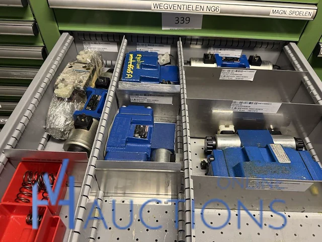 Grote partij hydraulische ventielen en manifoldblokken - afbeelding 132 van  153