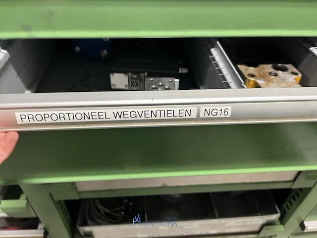 Grote partij hydraulische ventielen en manifoldblokken - afbeelding 146 van  153
