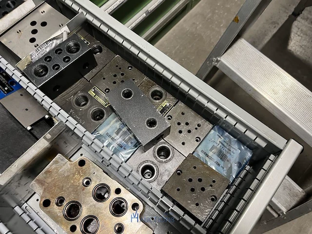 Grote partij hydraulische ventielen en manifoldblokken - afbeelding 148 van  153