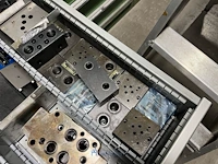 Grote partij hydraulische ventielen en manifoldblokken - afbeelding 148 van  153