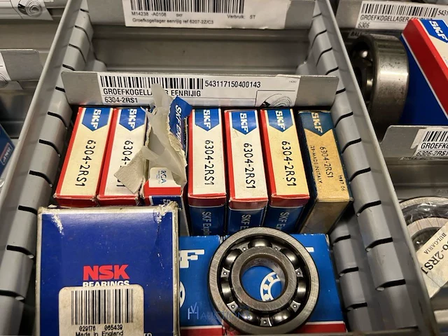 Grote partij industriële lagers en lagerhuizen - afbeelding 11 van  162