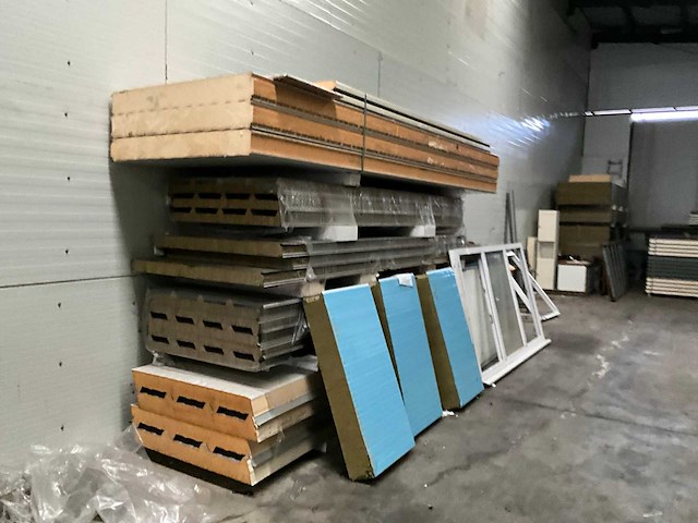 Grote partij isolatiepanelen - afbeelding 17 van  17