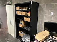 Grote partij it kabels en accessoires (eerste verdiep) - afbeelding 1 van  5