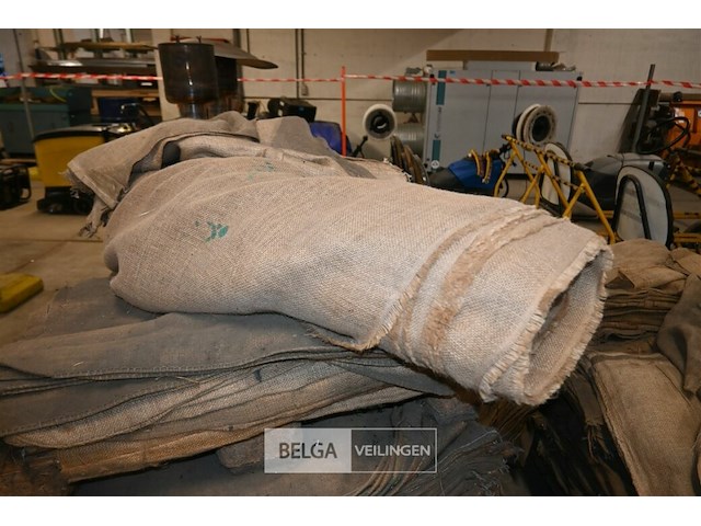 Grote partij jute zakken - afbeelding 2 van  10