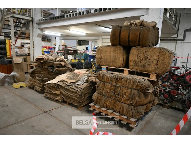 Grote partij jute zakken - afbeelding 1 van  10