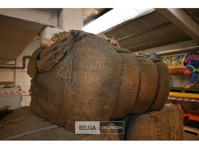 Grote partij jute zakken - afbeelding 3 van  10
