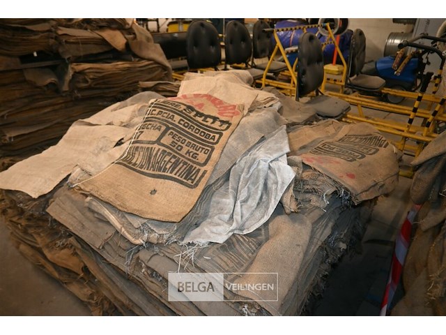 Grote partij jute zakken - afbeelding 6 van  10