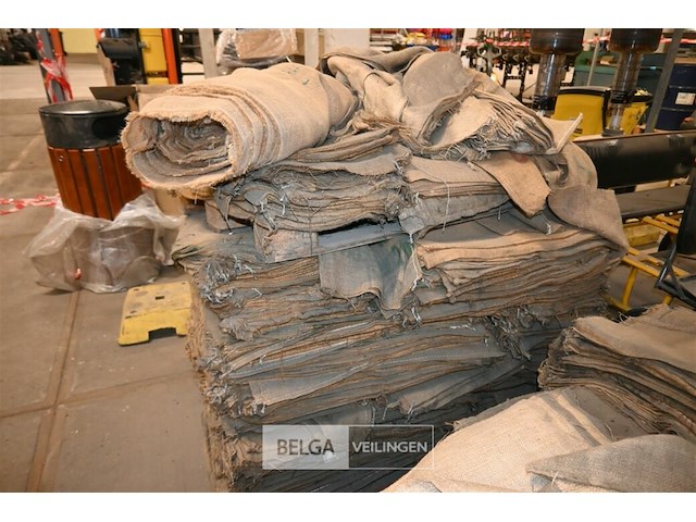 Grote partij jute zakken - afbeelding 10 van  10