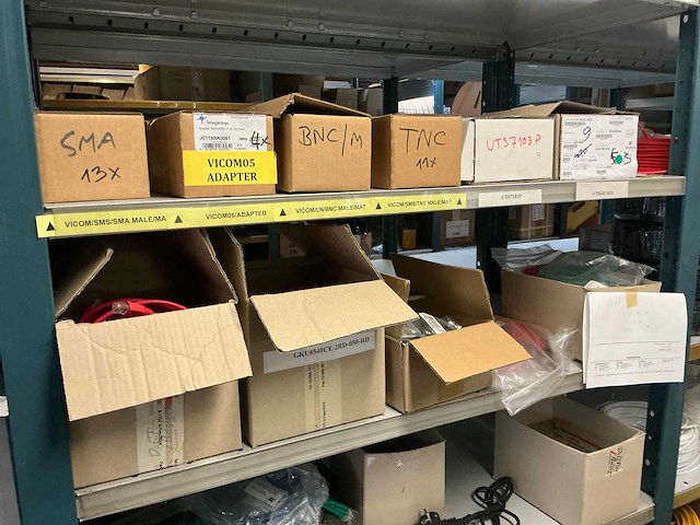 Grote partij kabels, adapters, stekkers, behuizingsonderdelen - afbeelding 7 van  43