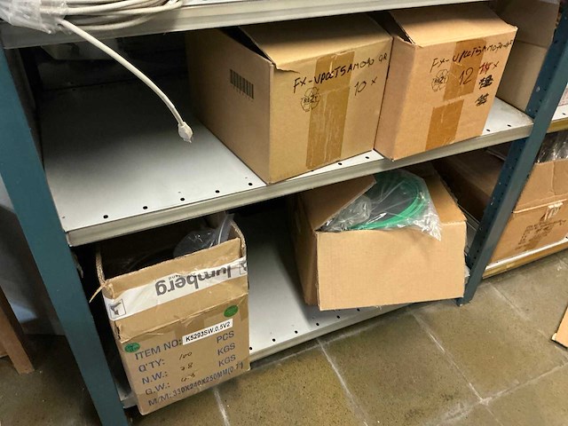 Grote partij kabels, adapters, stekkers, behuizingsonderdelen - afbeelding 8 van  43