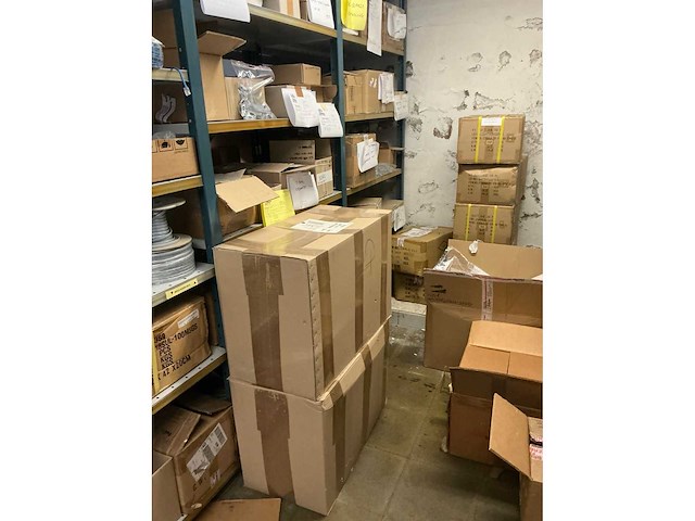 Grote partij kabels, adapters, stekkers, behuizingsonderdelen - afbeelding 16 van  43