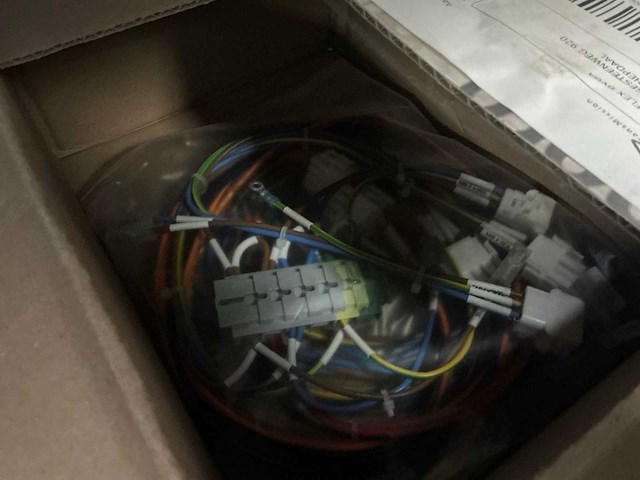 Grote partij kabels, adapters, stekkers, behuizingsonderdelen - afbeelding 18 van  43