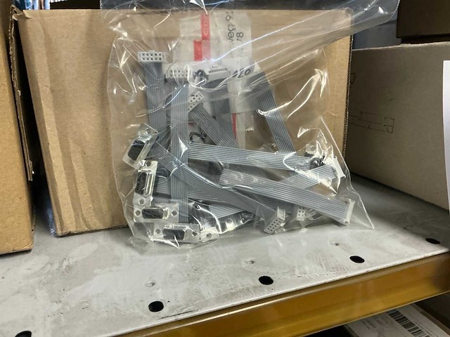 Grote partij kabels, adapters, stekkers, behuizingsonderdelen - afbeelding 19 van  43