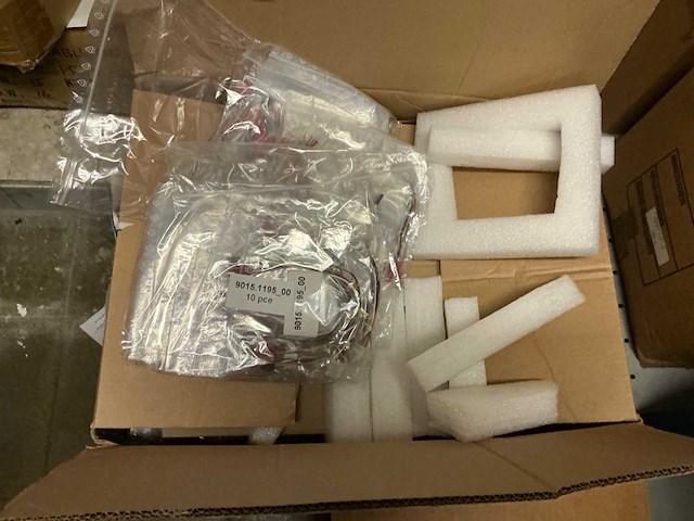 Grote partij kabels, adapters, stekkers, behuizingsonderdelen - afbeelding 20 van  43