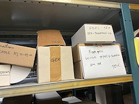 Grote partij kabels, adapters, stekkers, behuizingsonderdelen - afbeelding 21 van  43