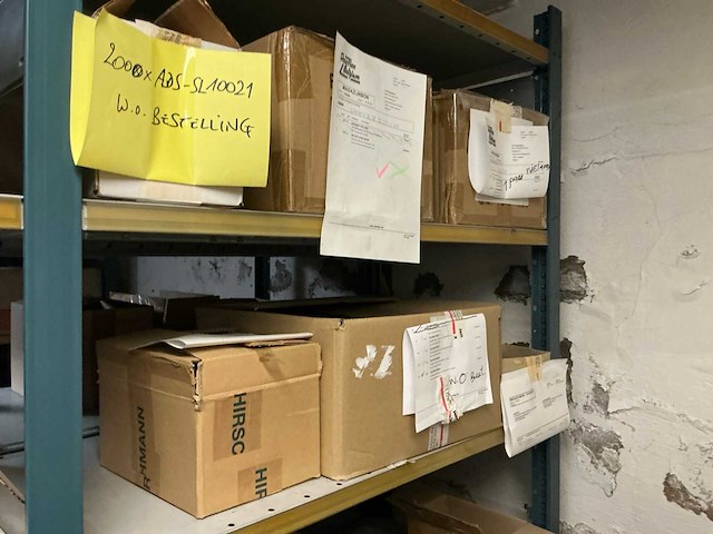 Grote partij kabels, adapters, stekkers, behuizingsonderdelen - afbeelding 22 van  43