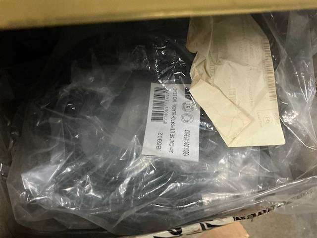 Grote partij kabels, adapters, stekkers, behuizingsonderdelen - afbeelding 30 van  43