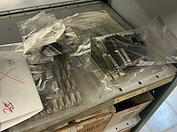 Grote partij kabels, adapters, stekkers, behuizingsonderdelen - afbeelding 33 van  43