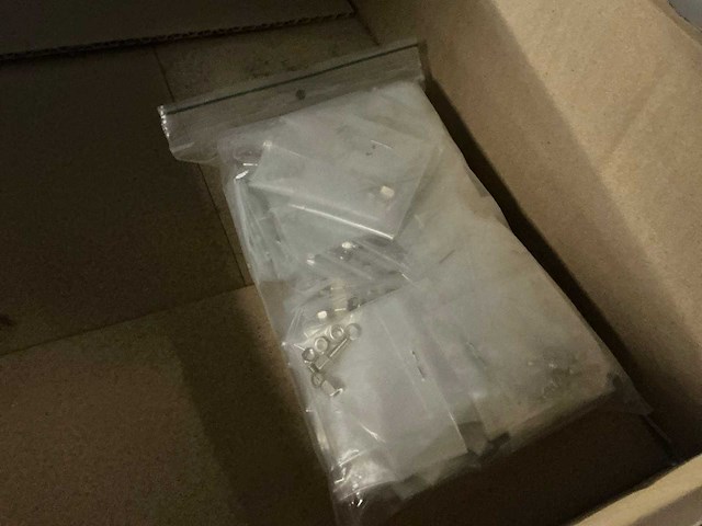 Grote partij kabels, adapters, stekkers, behuizingsonderdelen - afbeelding 35 van  43