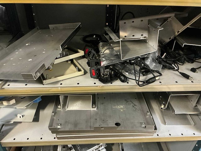 Grote partij kabels, adapters, stekkers, behuizingsonderdelen - afbeelding 34 van  43