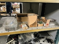 Grote partij kabels, adapters, stekkers, behuizingsonderdelen - afbeelding 39 van  43