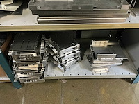 Grote partij kabels, adapters, stekkers, behuizingsonderdelen - afbeelding 41 van  43