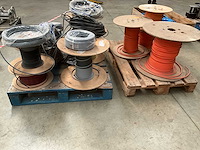 Grote partij kabels op haspels - afbeelding 1 van  3