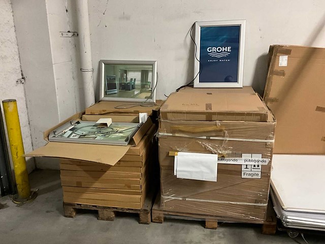 Grote partij kaders met ingebouwde verlichting - afbeelding 1 van  4