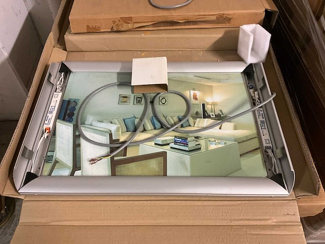 Grote partij kaders met ingebouwde verlichting - afbeelding 4 van  4