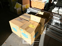 Grote partij kartonnen koffiebekers - afbeelding 1 van  5