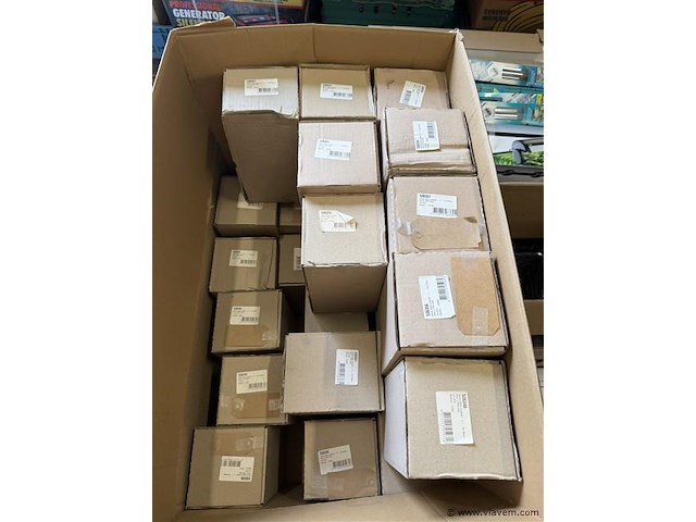 Grote partij kartonnen labels diverse maten - afbeelding 1 van  6