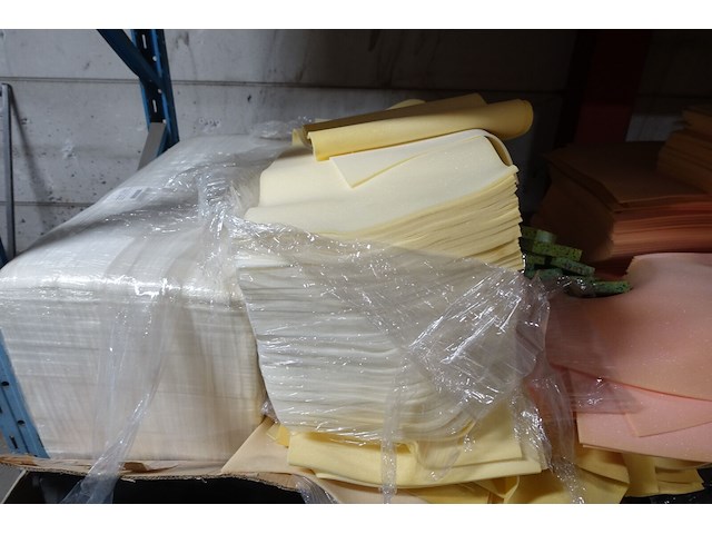 Grote partij kartonnen snijmallen en patronen + divers foam - afbeelding 13 van  22