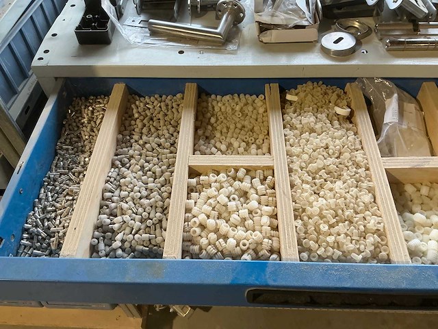 Grote partij kast en deurbeslag - afbeelding 36 van  40